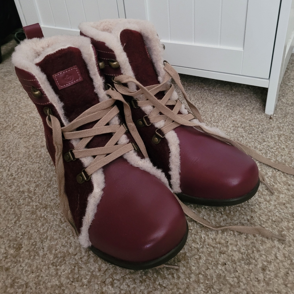 Women's Spenco Burgundy Boots with Fur Details, Size 7.5 - Picture 9 of 9